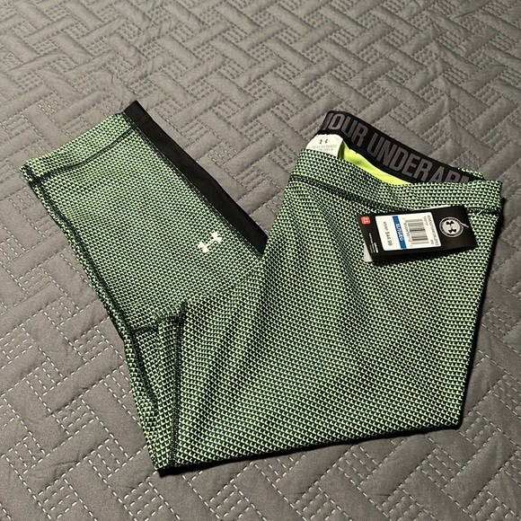 Under Armour Ladies Capri Leggings, NWT’s, Size XL - Picture 9 of 10